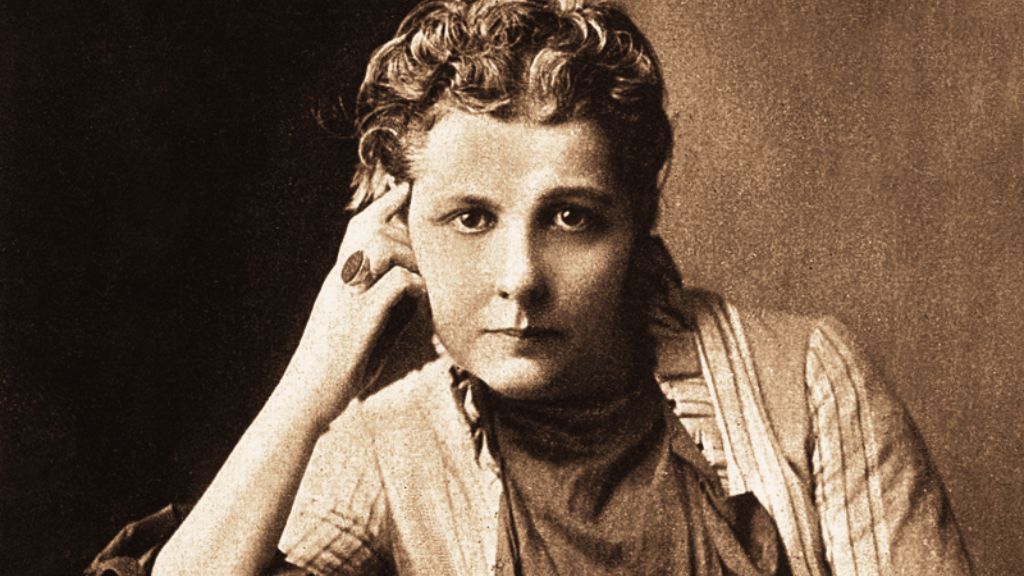 10 Lines on Annie Besant in English